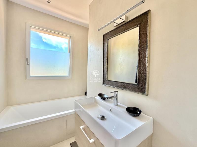 Maison - 98 m² - 5 pièces