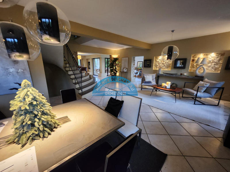 Maison - 254 m² - 10 pièces