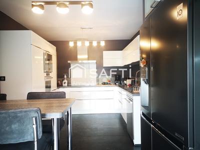 Maison - 224 m² - 7 pièces