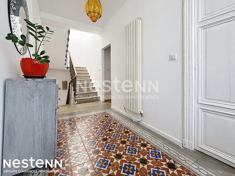 Maison - 242 m² - 8 pièces