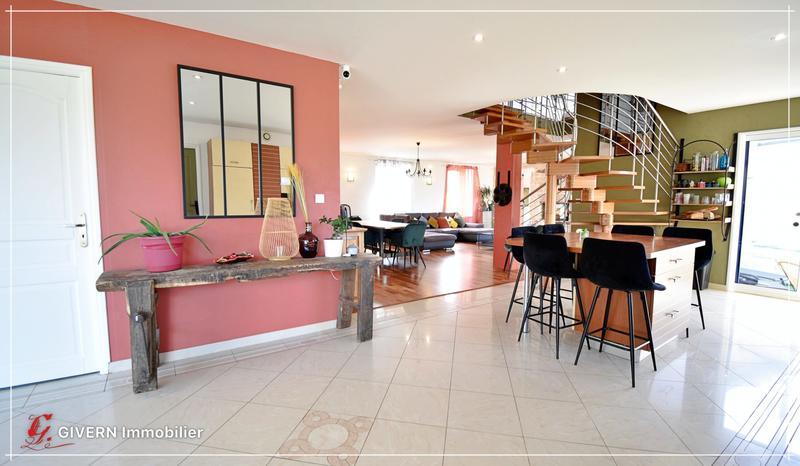 Maison - 192 m² - 7 pièces