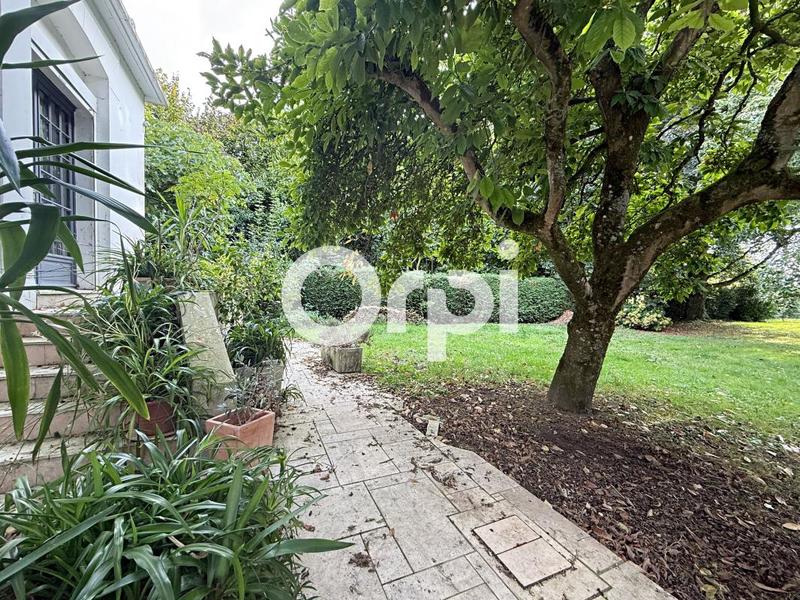 Maison - 281 m² - 8 pièces