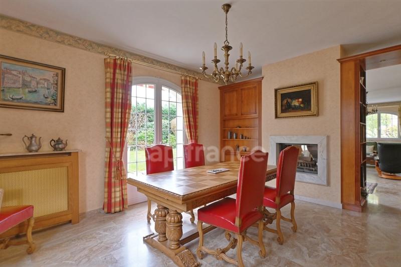 Maison bourgeoise - 225 m² - 9 pièces