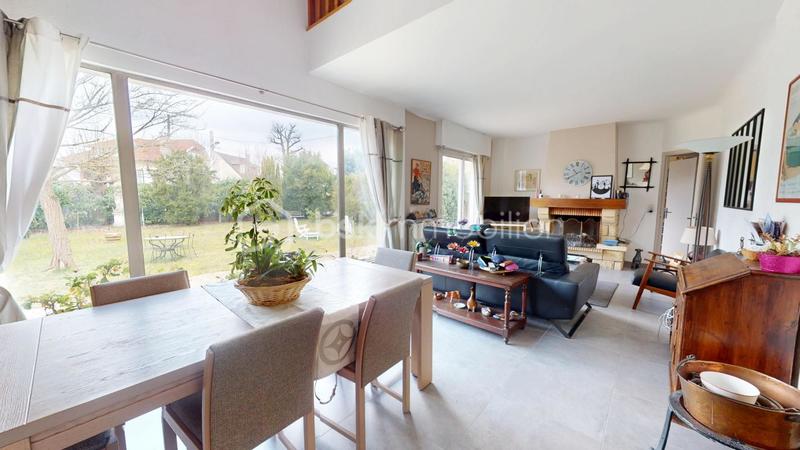 Maison - 204 m² - 7 pièces