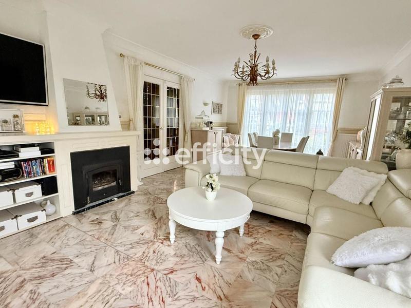 Pavillon - 179 m² - 9 pièces