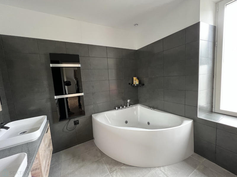 Maison - 170 m² - 7 pièces