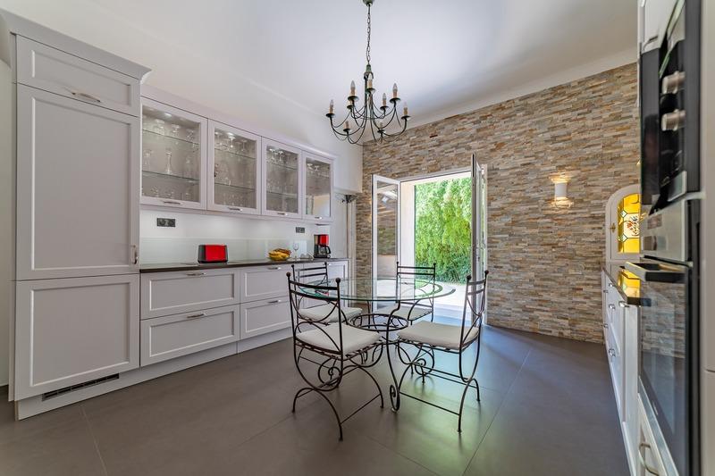 Mas - 440 m² - 12 pièces