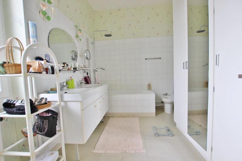 Maison - 220 m² - 10 pièces