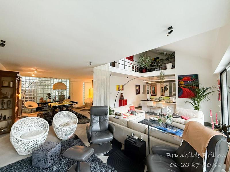 Maison - 205 m² - 10 pièces