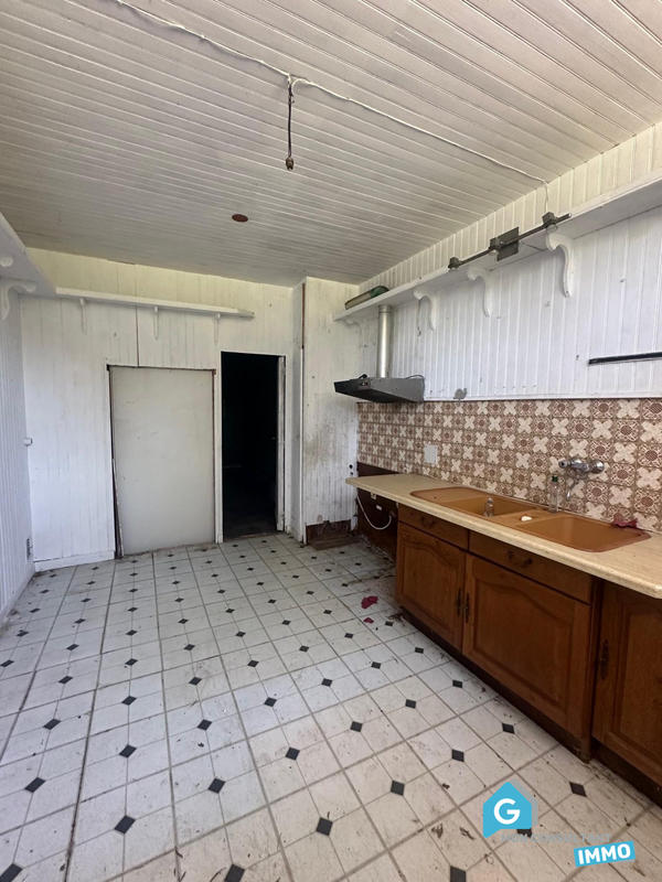 Maison - 330 m² - 8 pièces