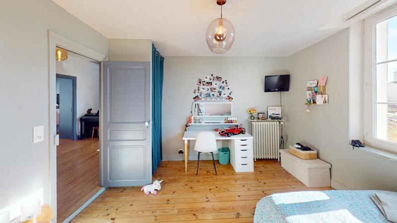 Demeure - 210 m² - 5 pièces