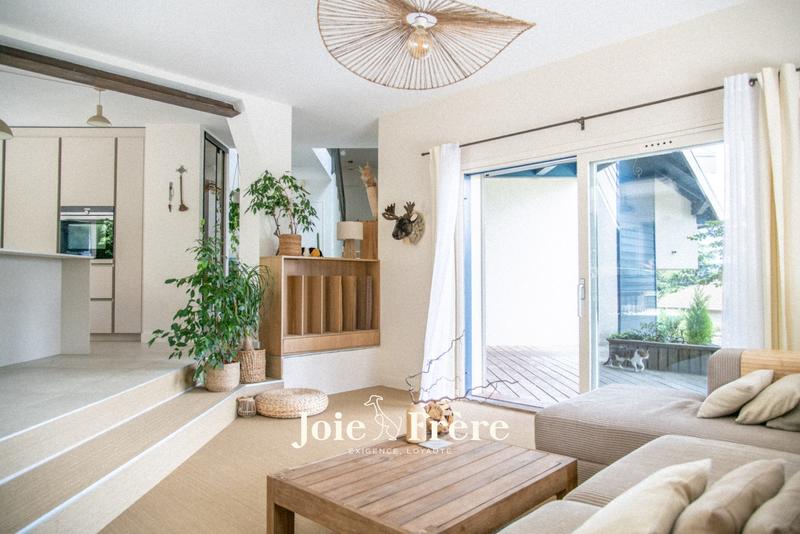 Maison ancienne - 221 m² - 8 pièces