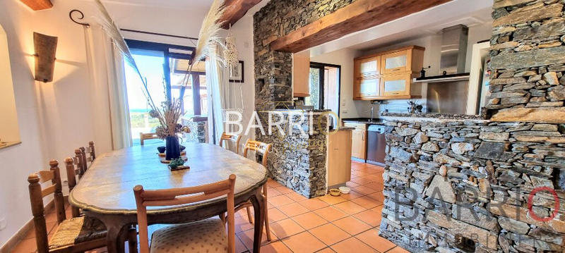 Villa - 200 m² - 8 pièces