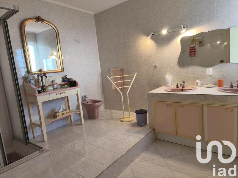 Maison - 250 m² - 8 pièces