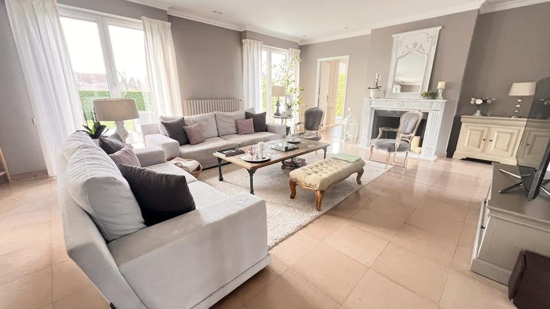 Maison - 212 m² - 8 pièces