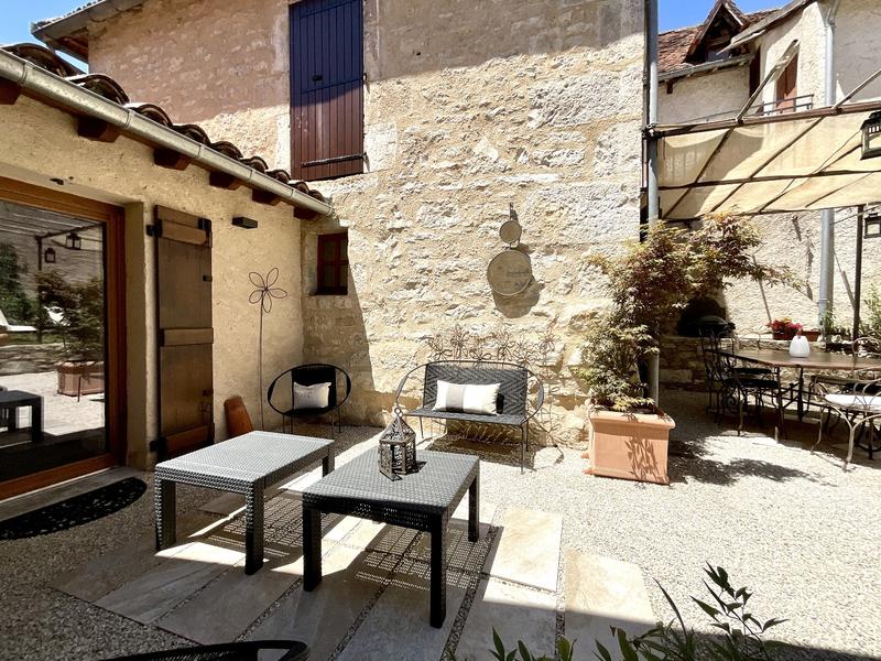 Maison - 140 m² - 9 pièces