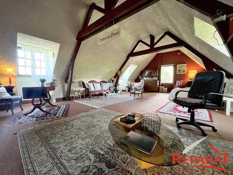 Maison - 202 m² - 7 pièces