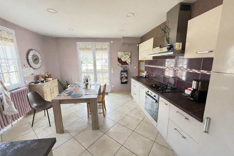 Maison - 225 m² - 11 pièces