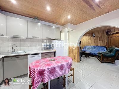 Maison - 220 m² - 7 pièces