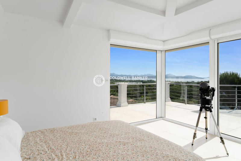 Maison - 450 m² - 8 pièces