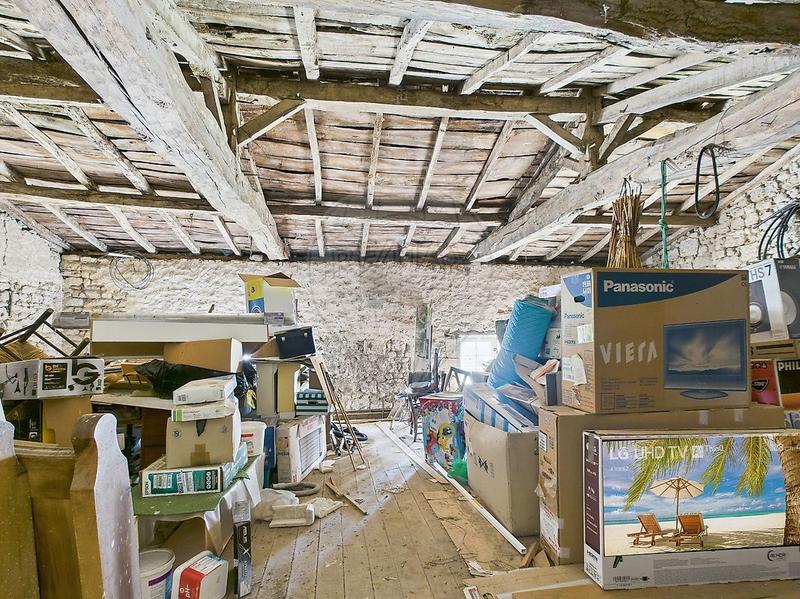 Maison en pierre - 333 m² - 9 pièces