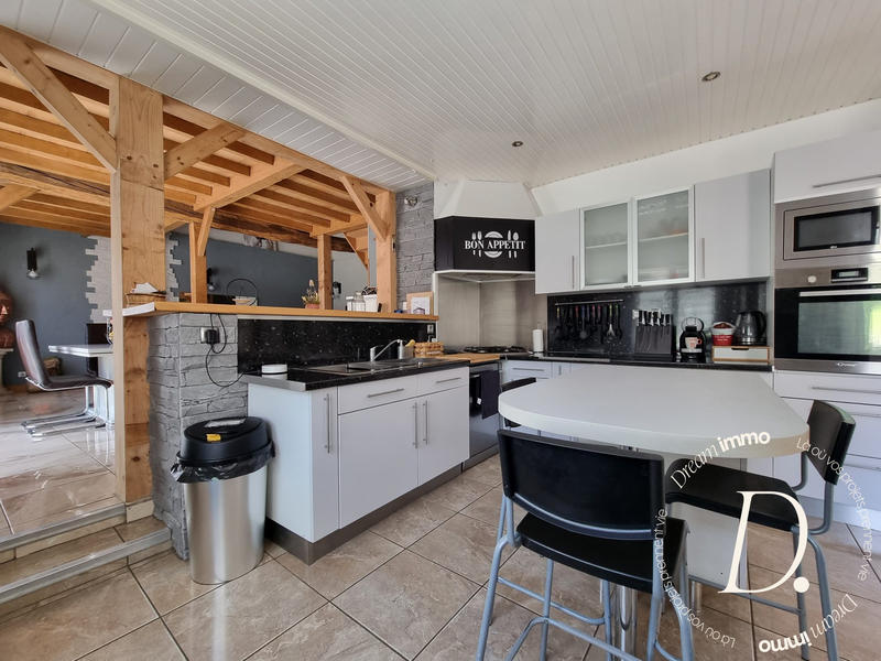 Maison - 291 m² - 10 pièces