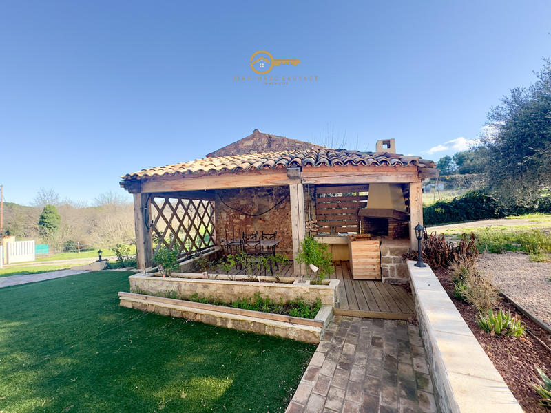 Propriété - 231 m² - 14 pièces