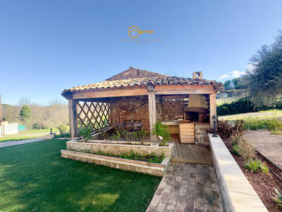 Propriété - 231 m² - 14 pièces