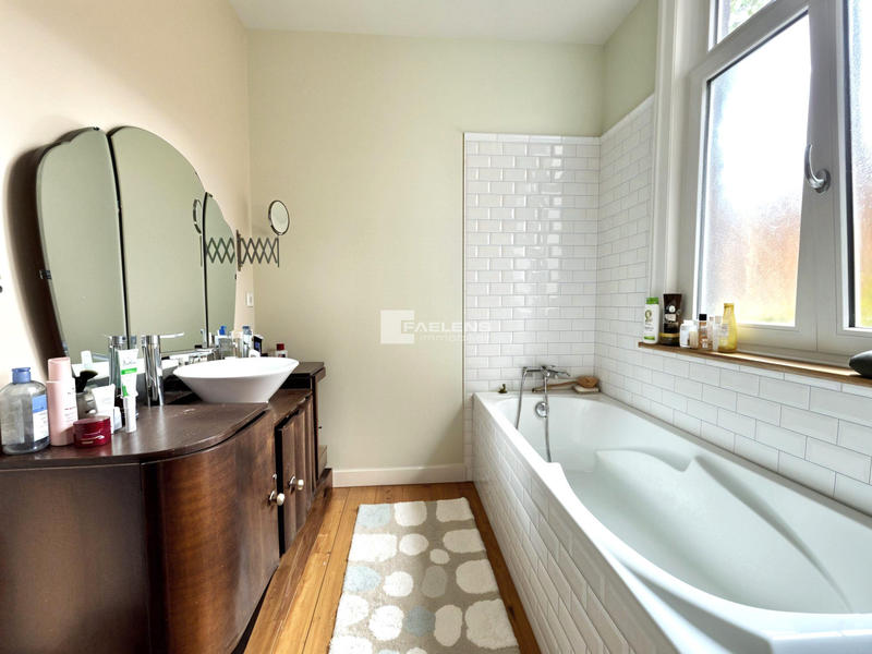 Maison - 213 m² - 8 pièces