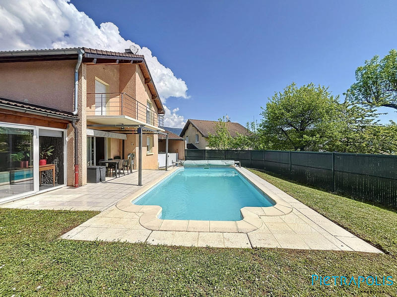 Maison traditionnelle - 182 m² - 6 pièces