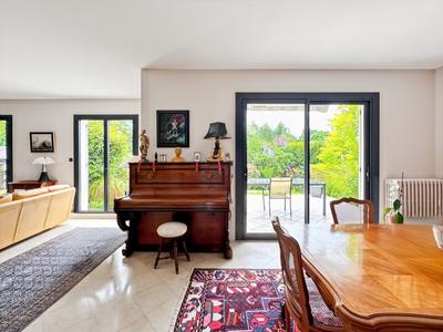 Maison - 180 m² - 7 pièces