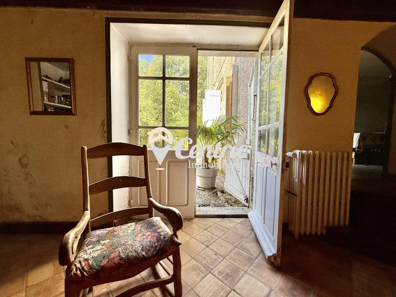 Maison - 275 m² - 13 pièces