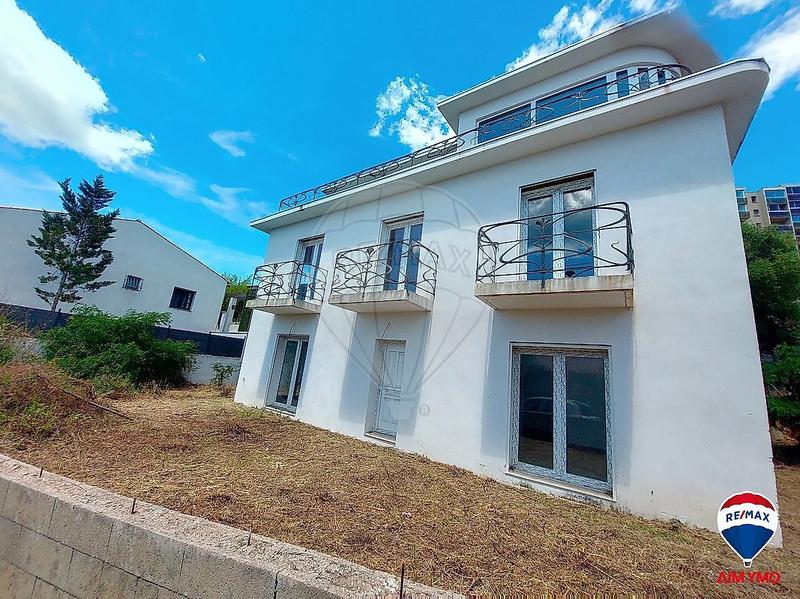 Maison - 210 m² - 7 pièces