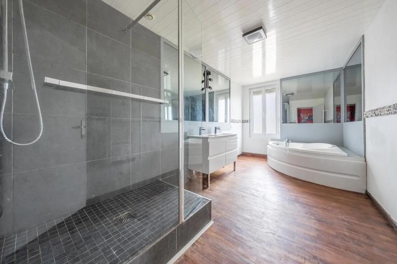 Maison - 200 m² - 6 pièces