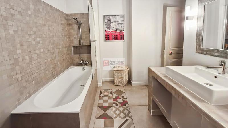 Maison - 280 m² - 9 pièces