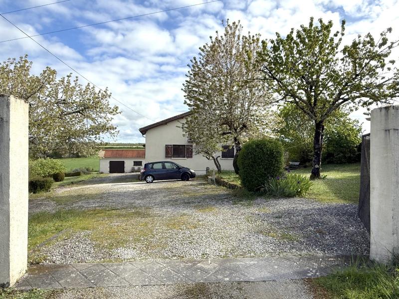 Maison - 180 m² - 9 pièces