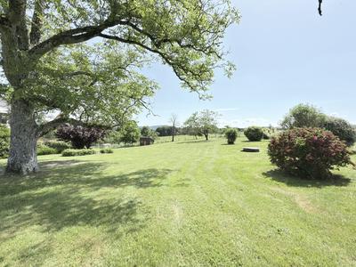 Maison - 323 m² - 11 pièces