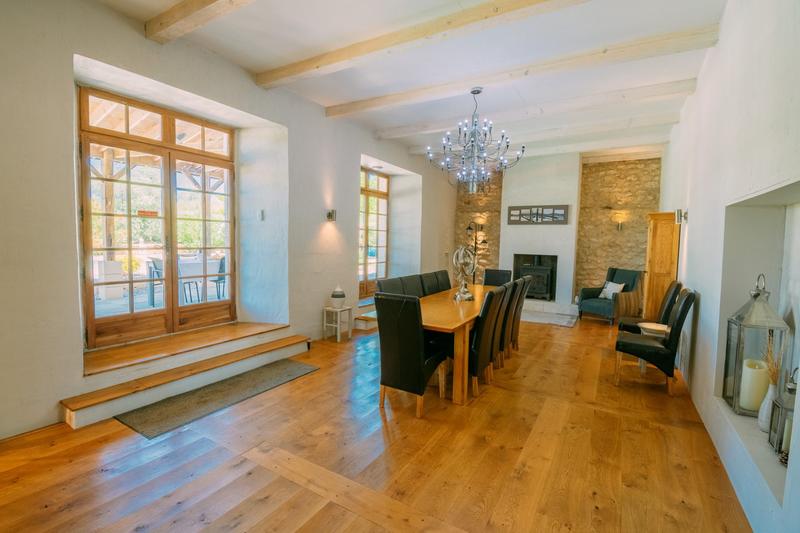 Maison - 370 m² - 9 pièces