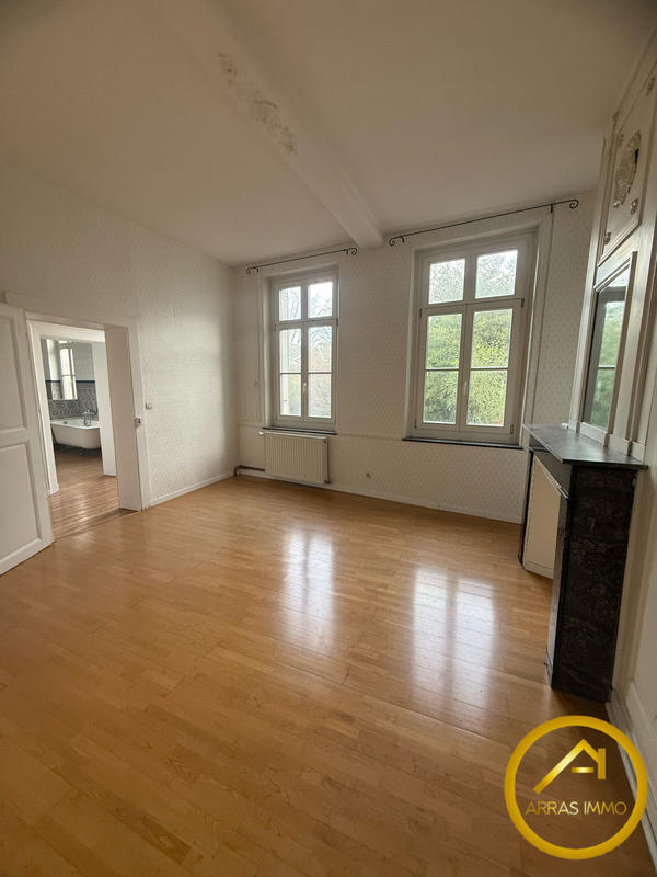 Maison - 209 m² - 9 pièces