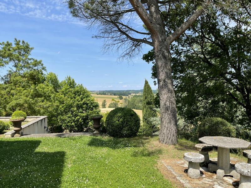 Maison - 365 m² - 8 pièces