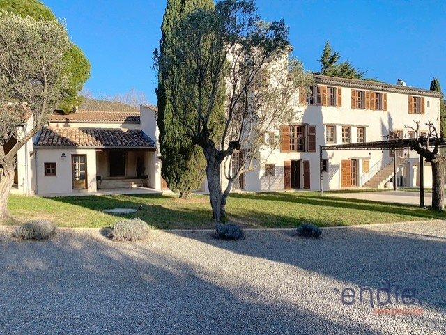 Maison - 258 m² - 7 pièces