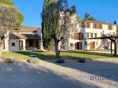 Maison - 258 m² - 7 pièces