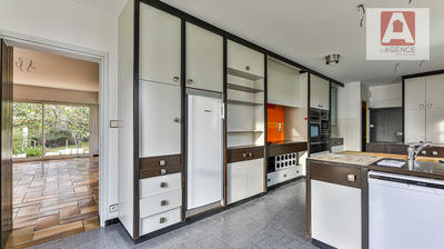 Maison - 290 m² - 12 pièces