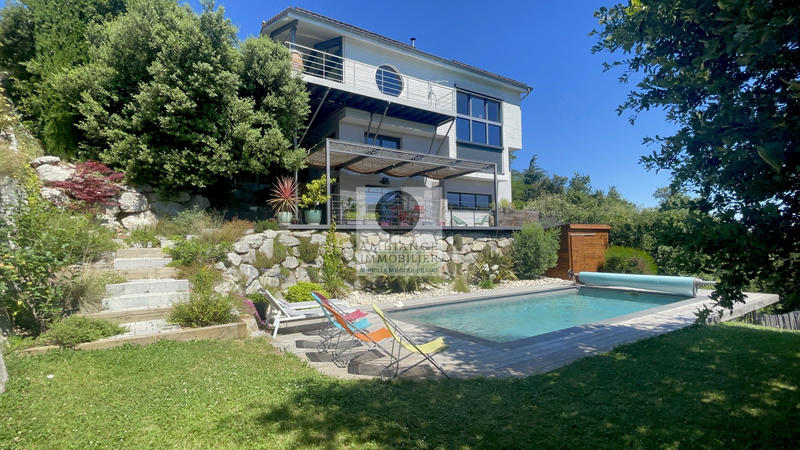 Maison - 167 m² - 7 pièces