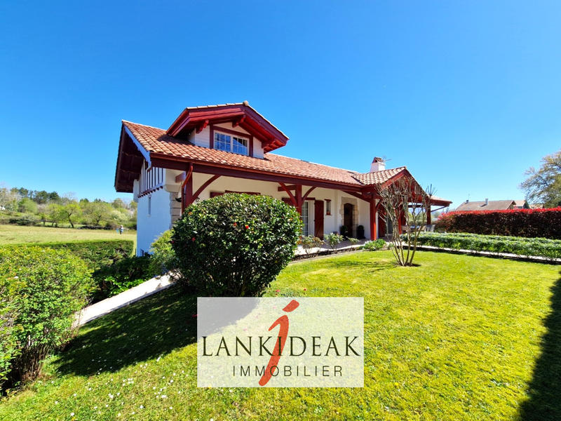 Maison - 204 m² - 6 pièces