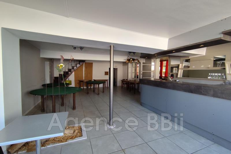Maison - 284 m² - 2 pièces