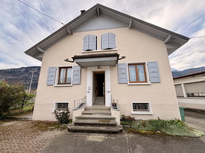 Maison - 300 m² - 8 pièces