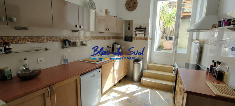 Maison - 250 m² - 11 pièces