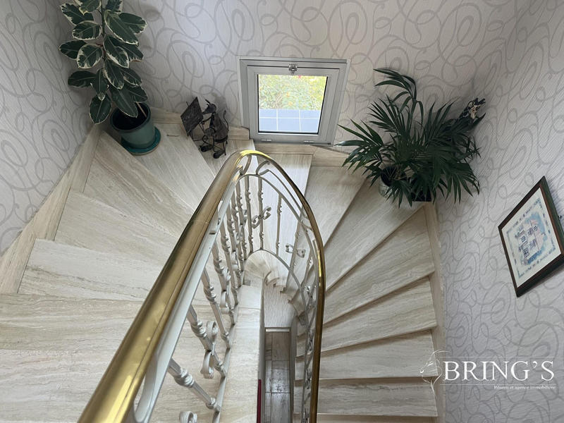 Villa - 250 m² - 8 pièces