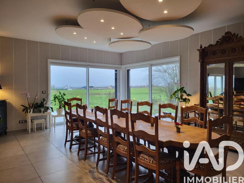 Maison - 220 m² - 8 pièces